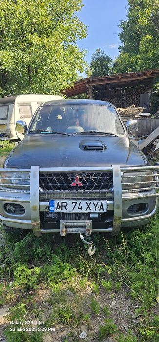 Vând Mitsubishi Pajero Sport