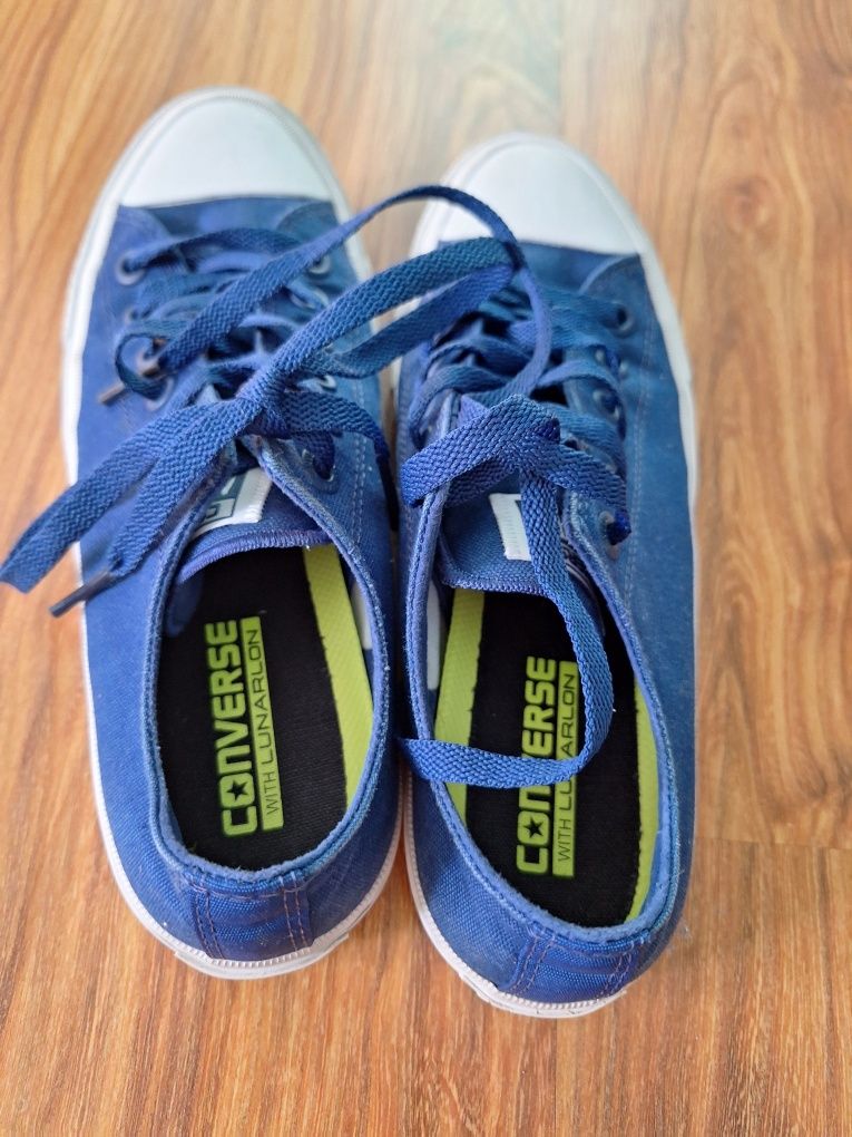 Teneși Converse.