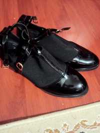 Черные туфли в винтажном стиле
