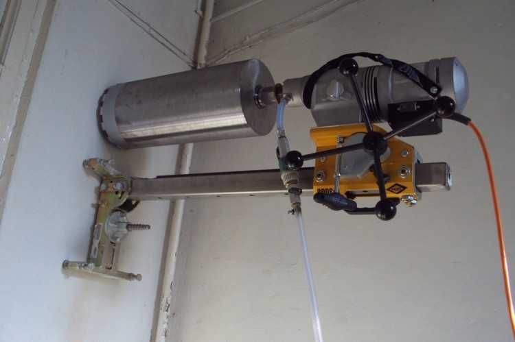 Алмазное сверление бурение аламзная резка штробление демонтаж проемы