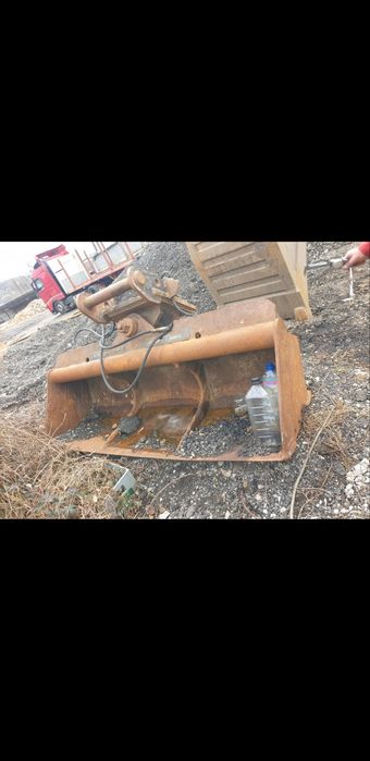 Vînd cupe Excavator de săpat și taluz