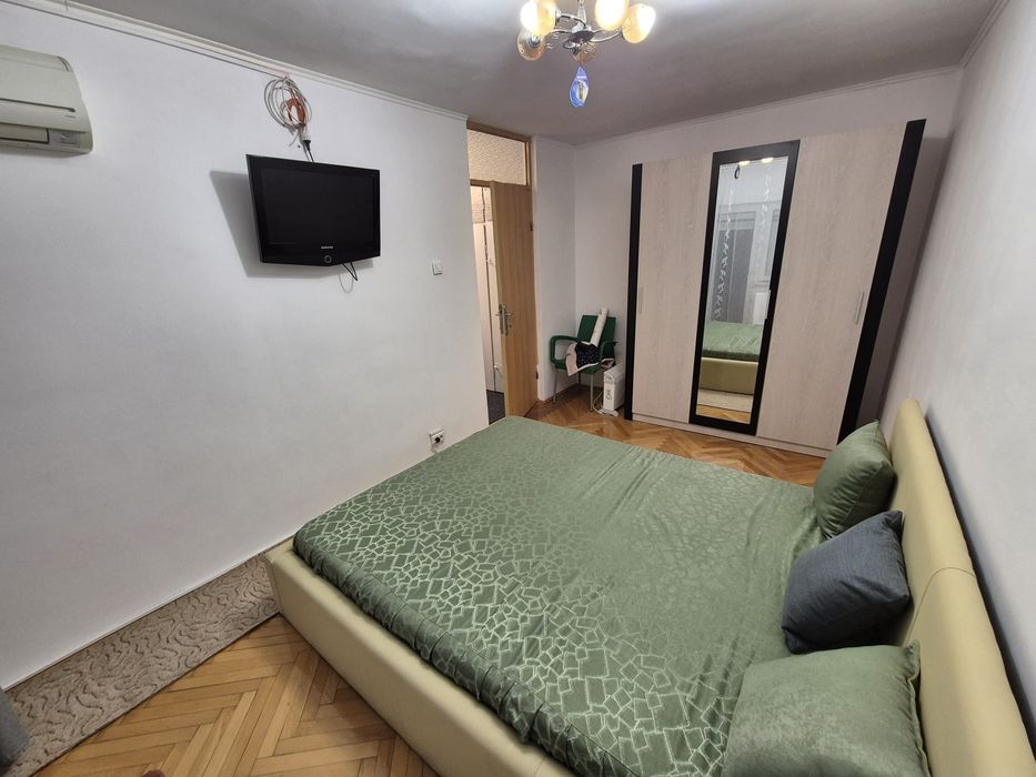 Închiriez apartament 4 camere