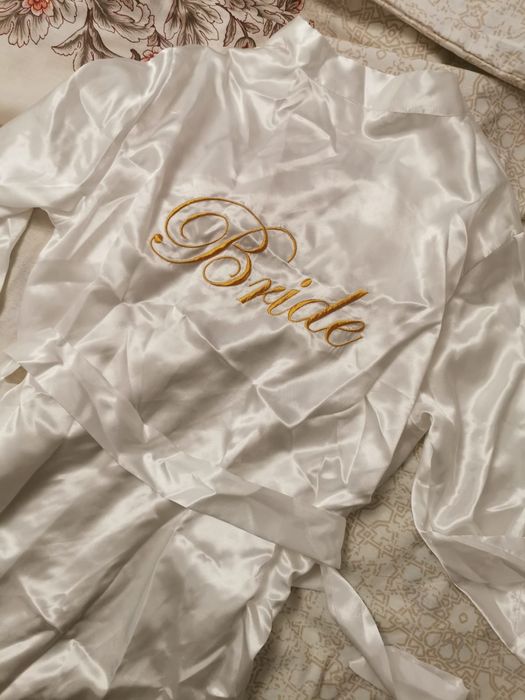 Rochie mireasa by Salon Dya, halat și voal