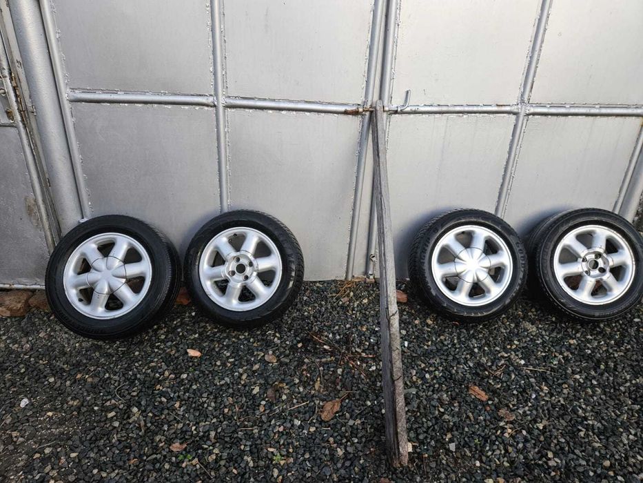 jante cu anvelope originale Renault Dacia pe 15 185/65/R15 M+S iarna;