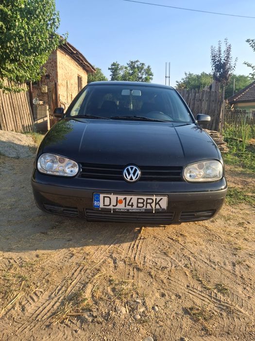 vând Volkswagen golf 4
