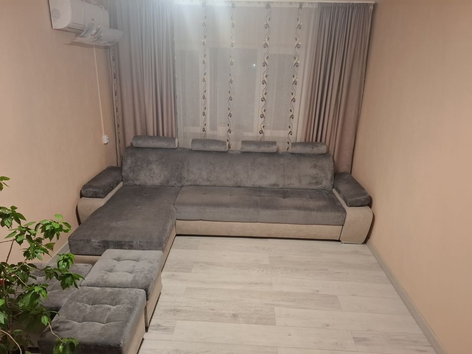 Coltar / Canapea si 3 tambureti la comanda