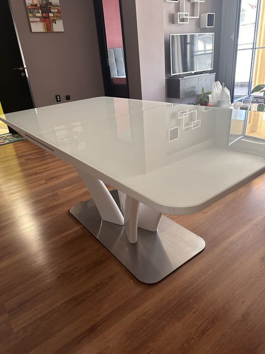 Масивна маса за хранене