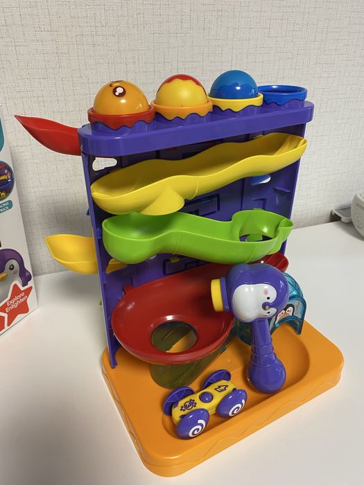 Бебешка игра с топки, чукче и количка за спускане, топче, път