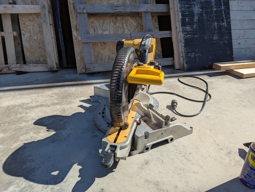 Професионален DeWalt DW718XPS 1600W