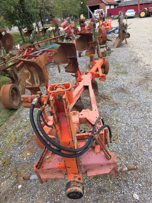 Plug 3 brazde reversibil LANDSBERG model usor merge dupa utb 650