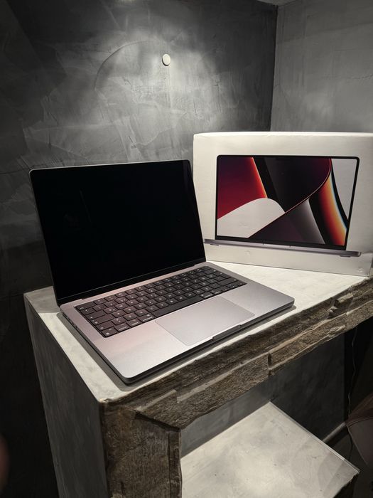 КАТО ЧИСТО НОВ Macbook Pro M1 Pro 14" 512 GB, 16 RAM