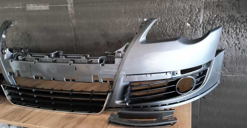 Bara fata VW Passat B6 2005-2010 cu grile si Bandouri Gri LA7T