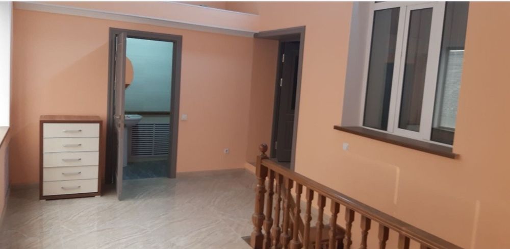 Лабзак сдаётся участок под жильё или же под офис 6 комнат! Бассейн