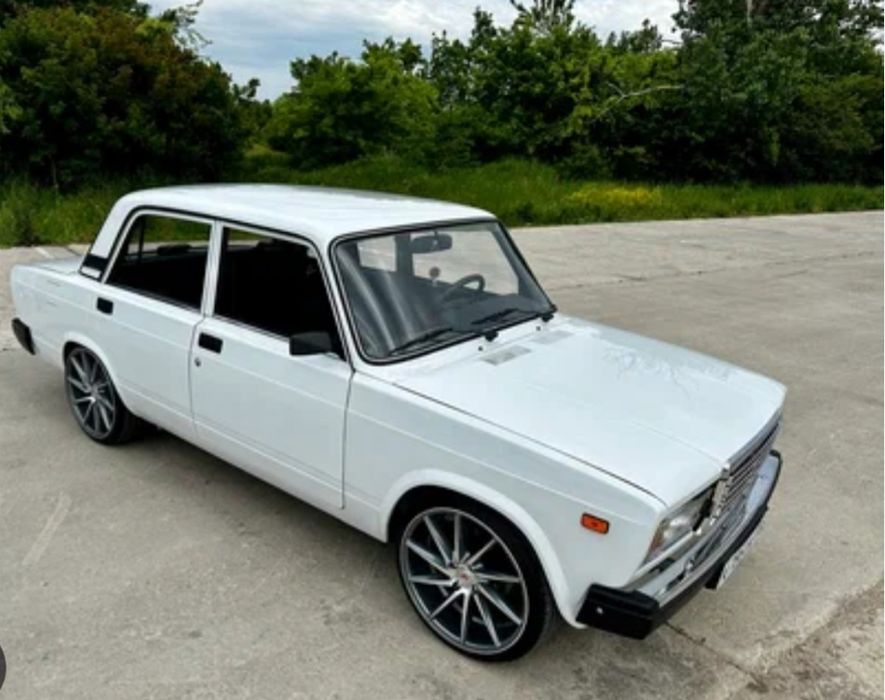 Продам ваз-2107 на запчасти