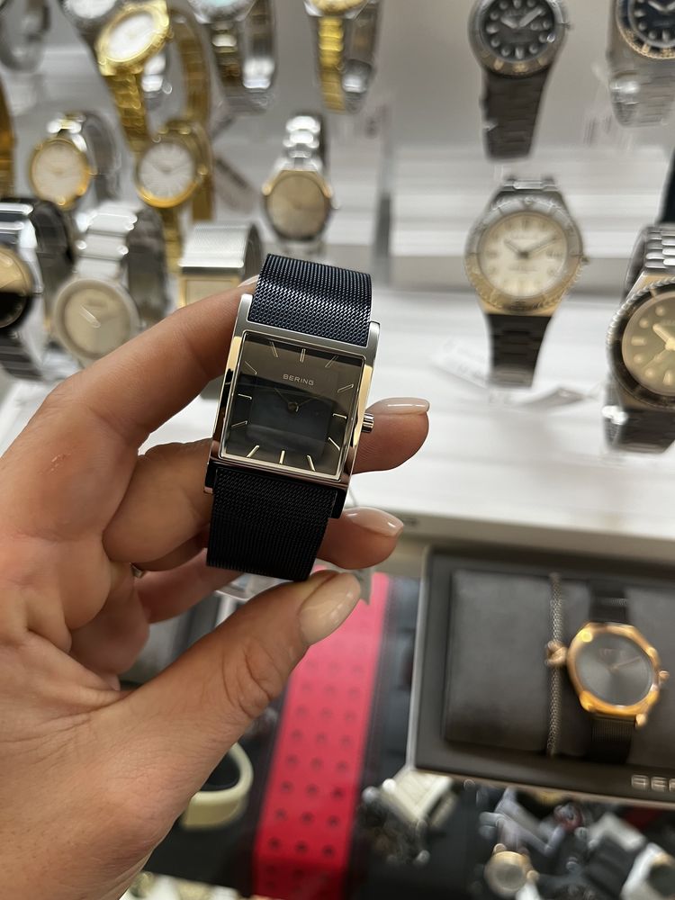 Дамски часовник Bering 10426-307-S
