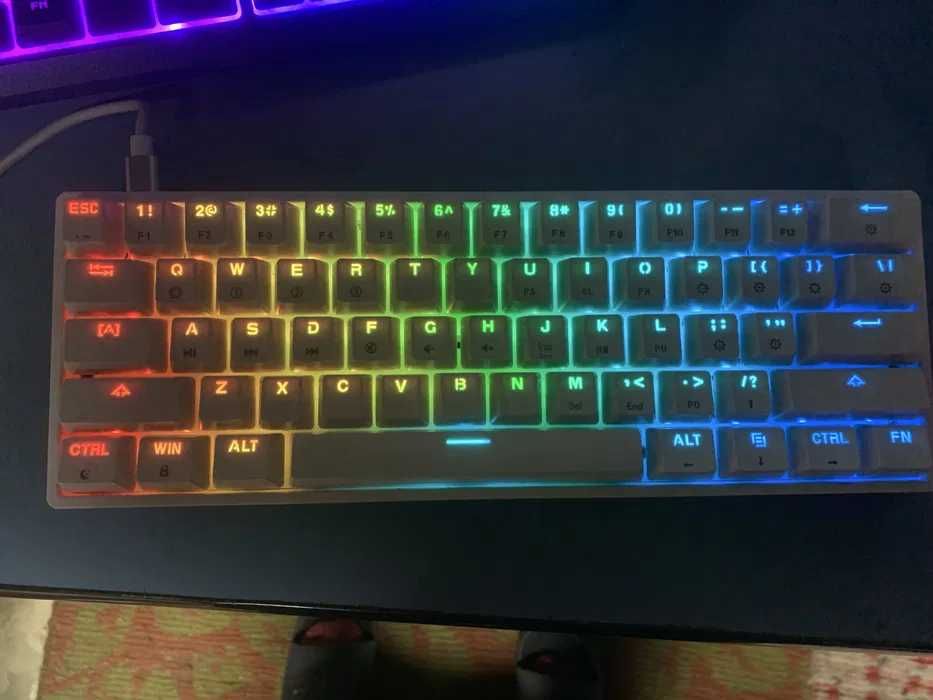 Tastatura Epomaker SK61 White, Gateron Blue Switch, Full Box, ca nou