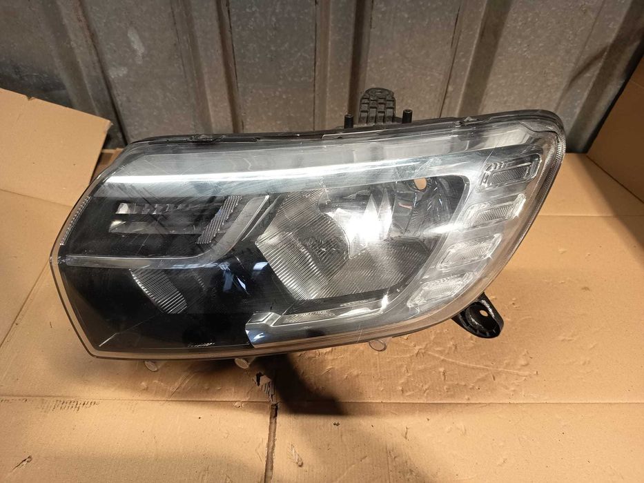 far stanga dacia sandero