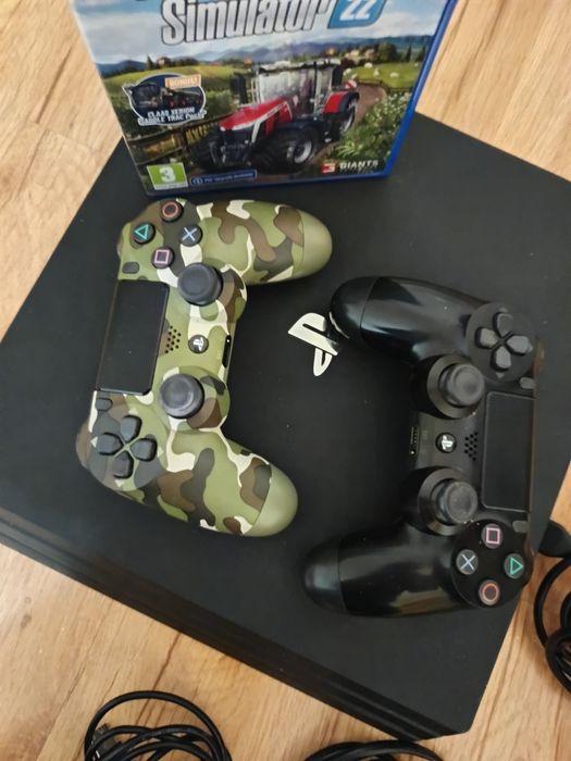 PS Pro kъто нов с  кабели и  2 контролера 1 TB