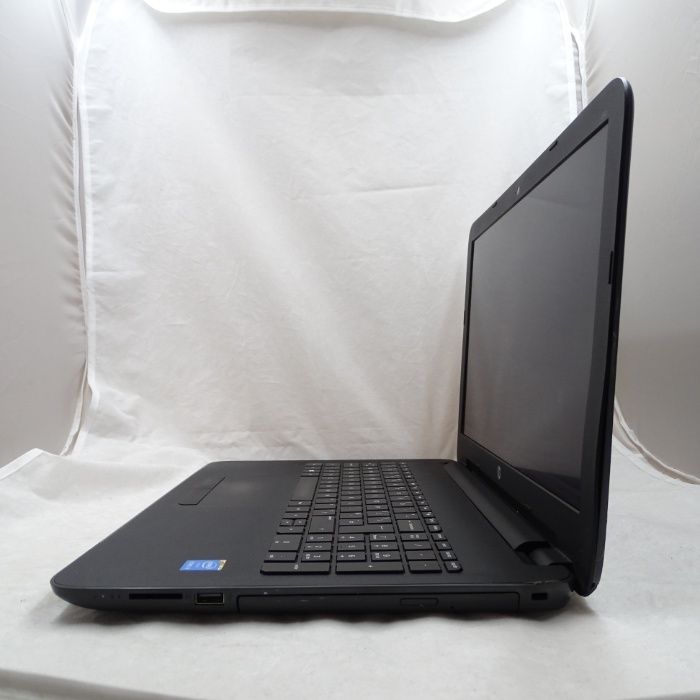 Лаптоп HP 250 G4 I3-5005U 4GB 256GB SSD с Windows 10 PRO