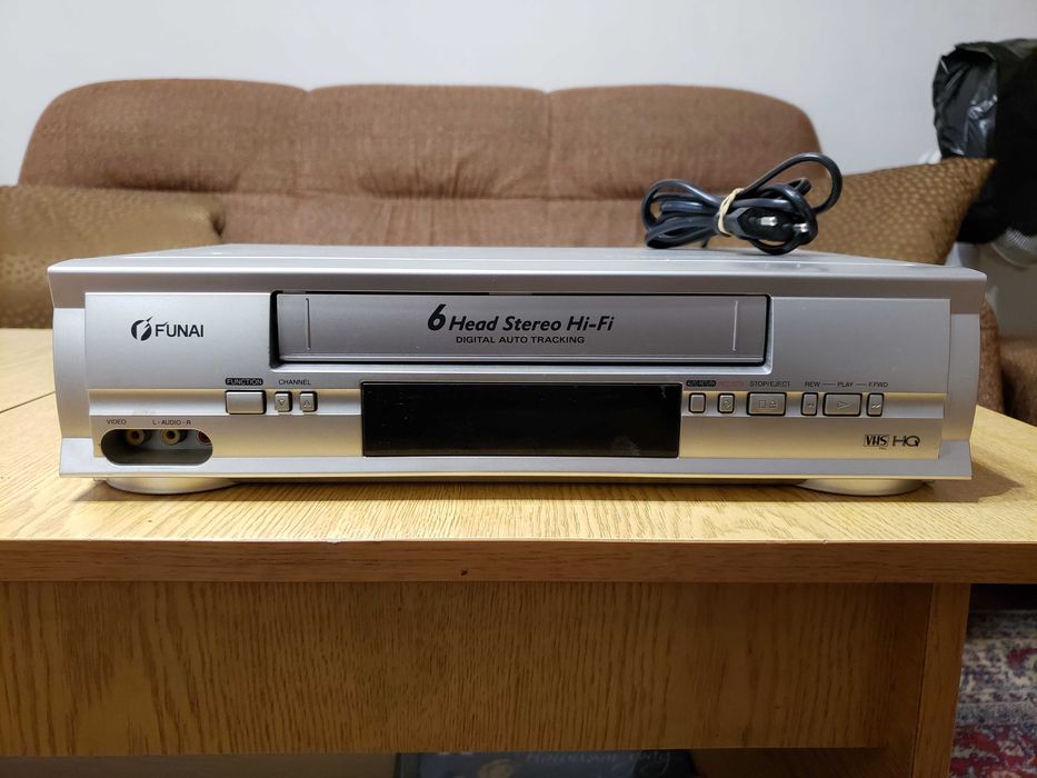 Продавам видеорекордер FUNAI, модел 29D-850, система VHS