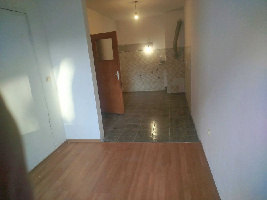 Продава маломерен тристаен, тухла, Белите брези