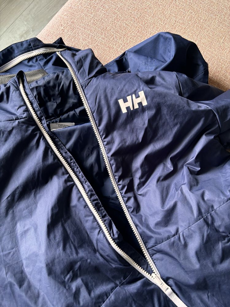 Продавам яке Helly Hansen