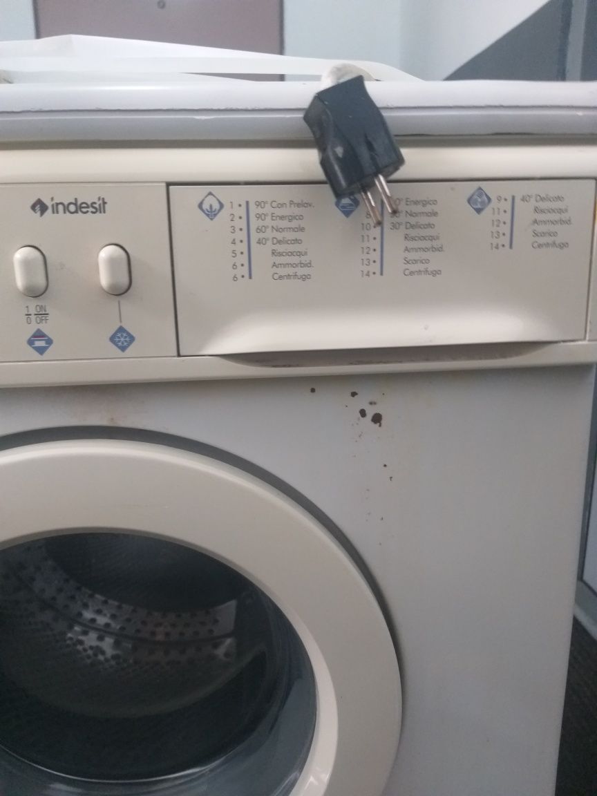 Работеща Пералня втора употреба  INDESIT