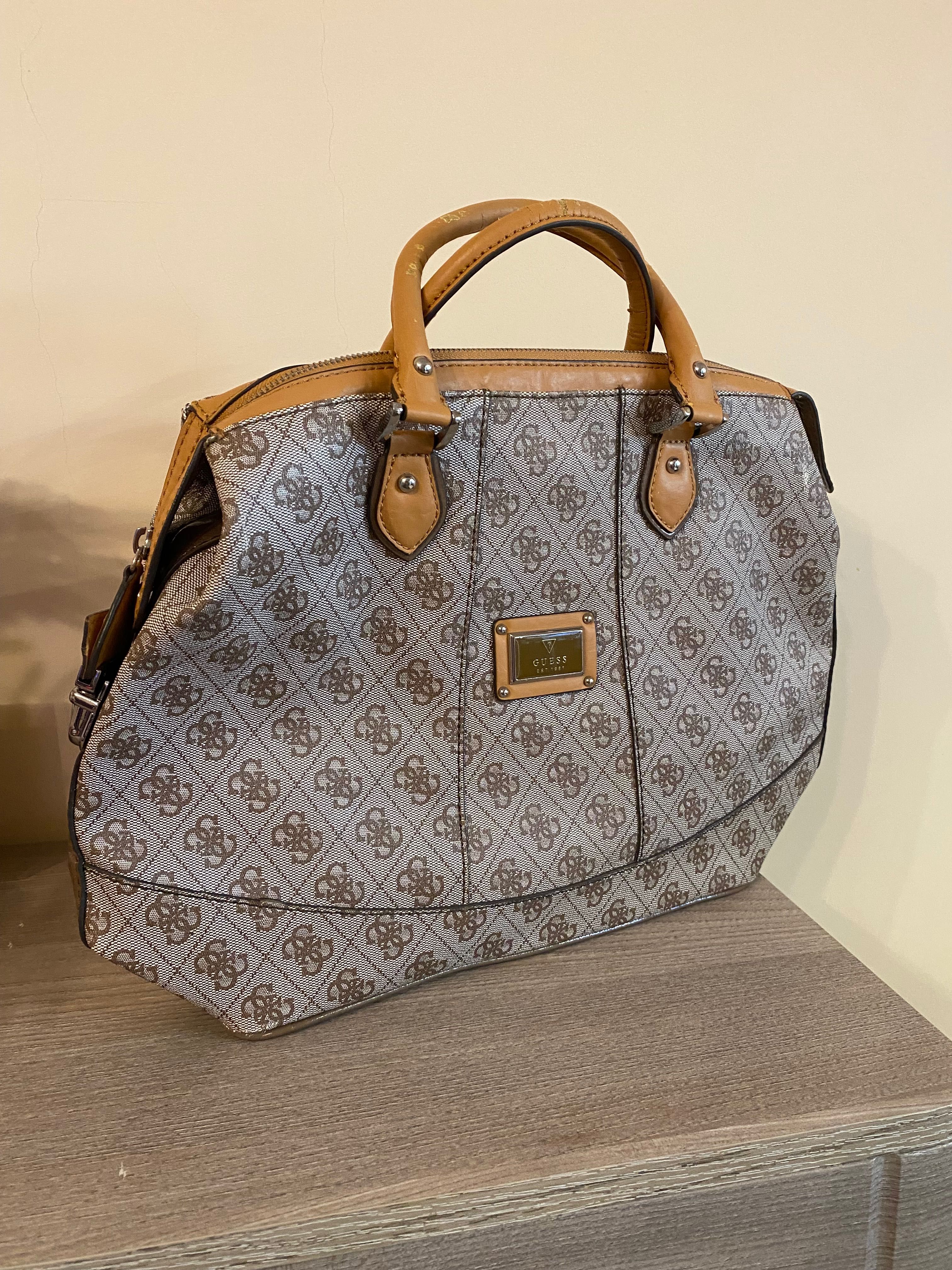 Дамска чанта Guess