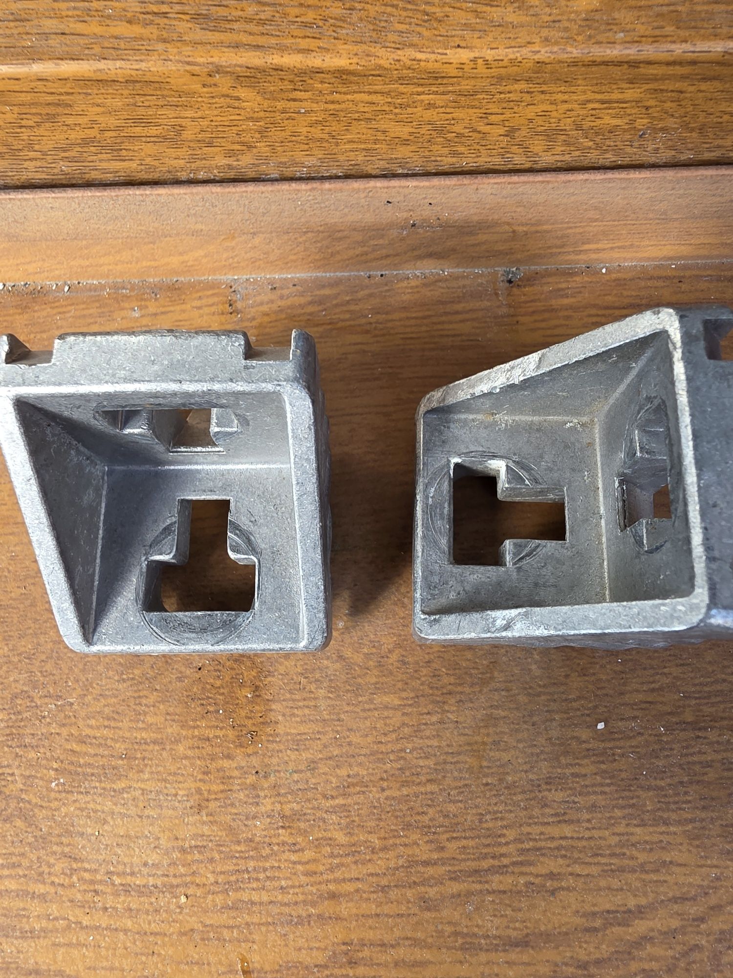 Conector colțar pentru profile din aluminiu 45x45