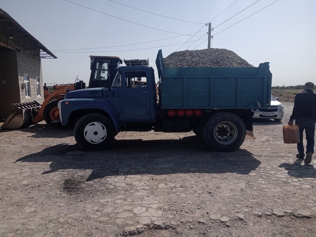 Zil 130 samasuval  sotiladi hamma joyi zo'r holatda