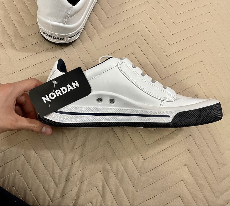 Adidași Nordan albi piele