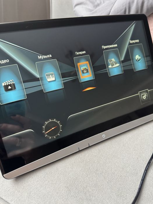 Монитор (планшет) в авто