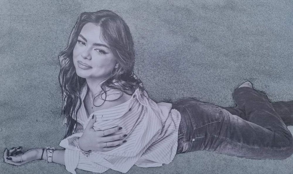 Tablou cu sclipici realizat manual și personalizat după fotografia ta