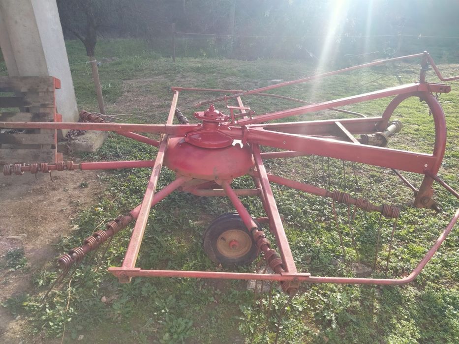 Greblă de adunat fânul