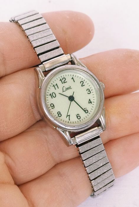 Ceas de damă Lorus, cu quartz, cadran fosforescent, din oțel inox