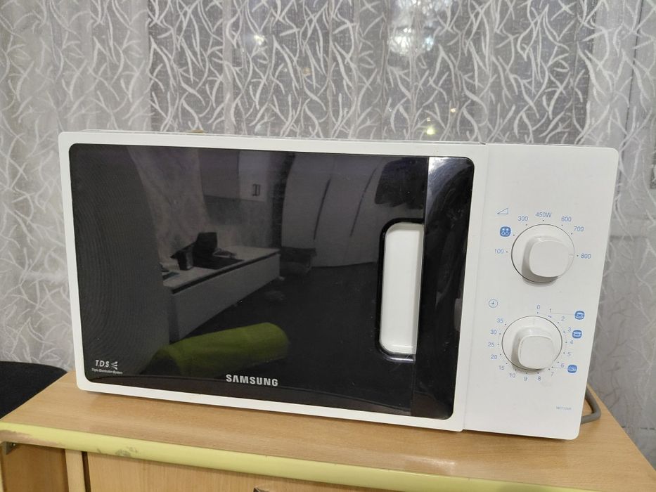 Микроволновая печь б.у SAMSUNG