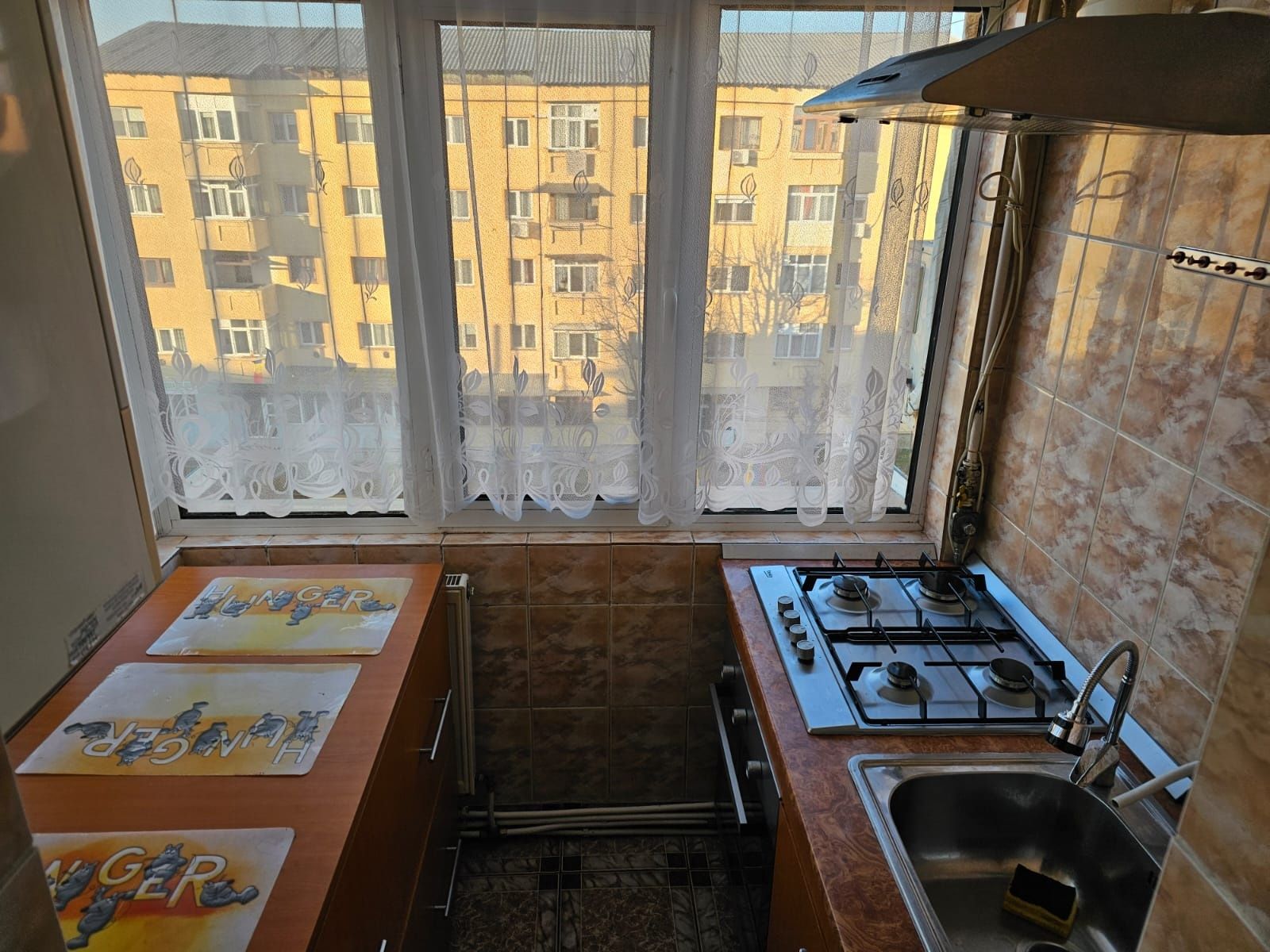 Închiriez apartament decomandat cu 2 camere