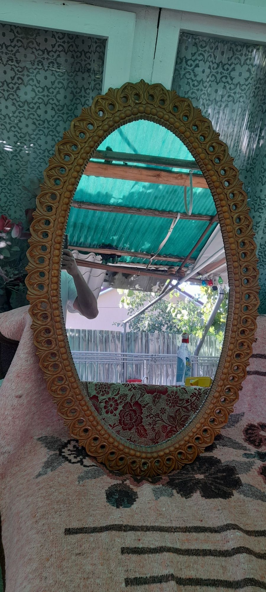 Oglinda cu rama sculptata