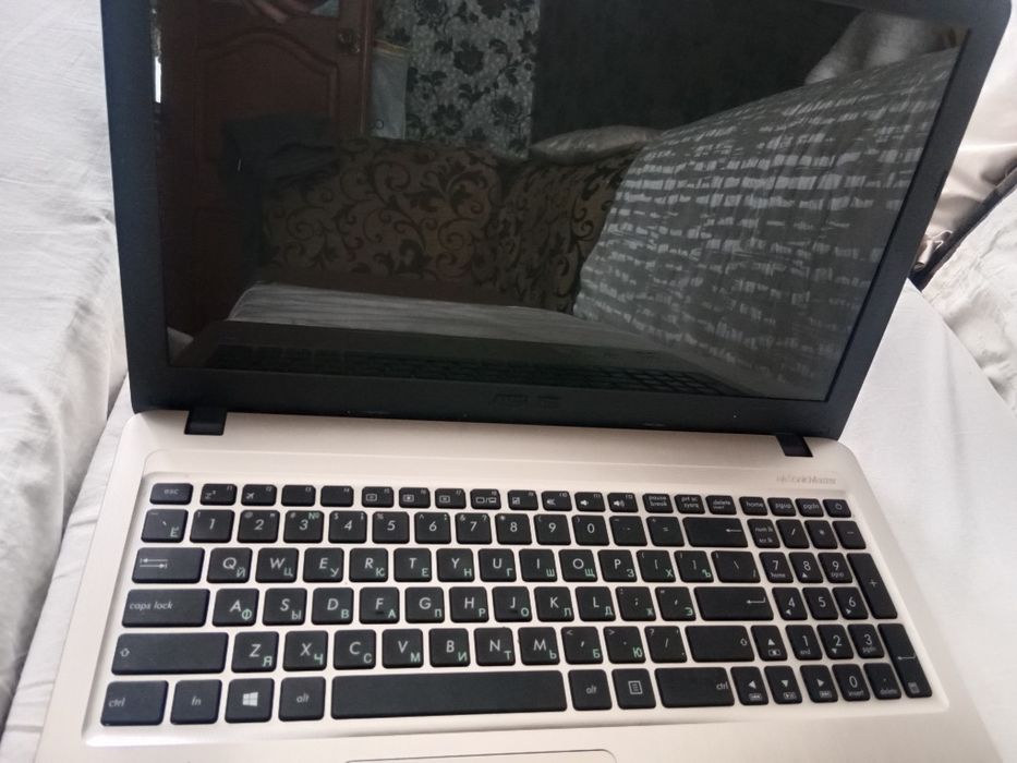 Продам ноутбук " Asus" в отличном состоянии, пользовались  редко .