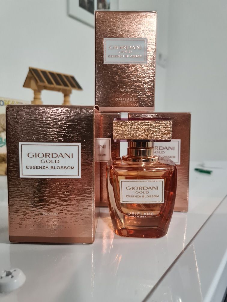 Esență de parfum Giordani Gold Essenza Blossom