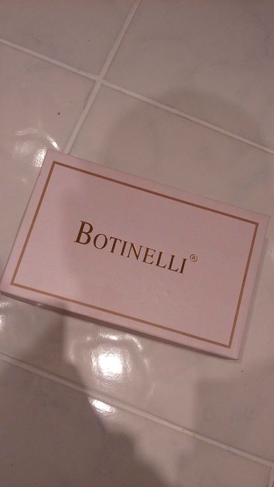 Pantofi Botinelli măsură 36,cu toc și foarte eleganți și finuți!