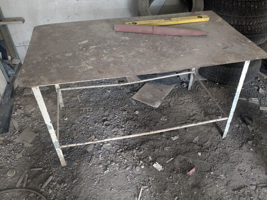 Стол металлический