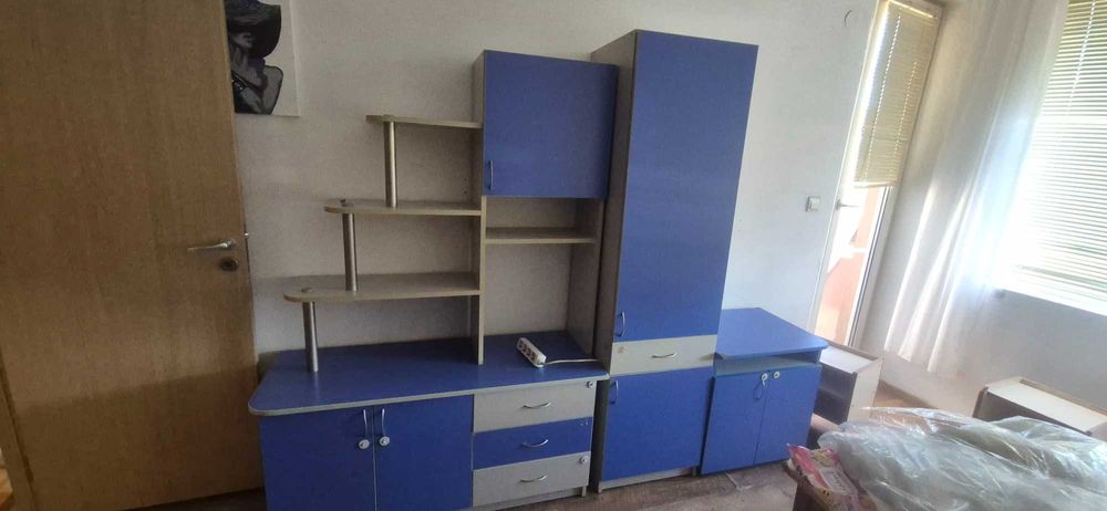 Продавам секция синьо и сиво
