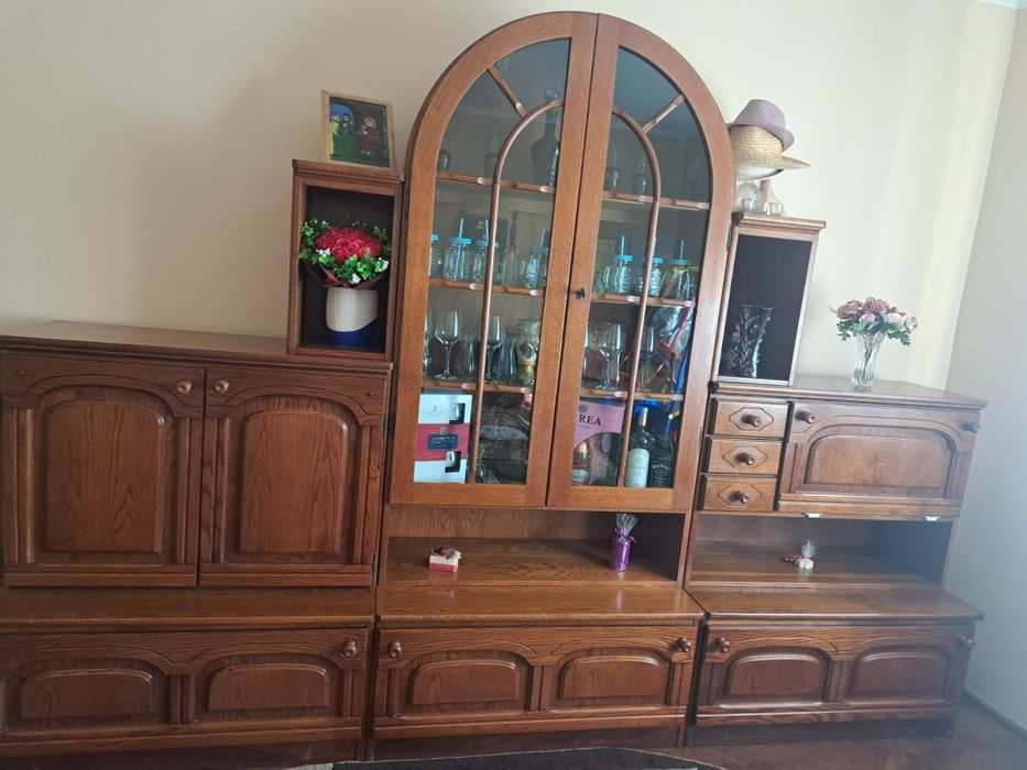 Vand mobila din lemn masiv