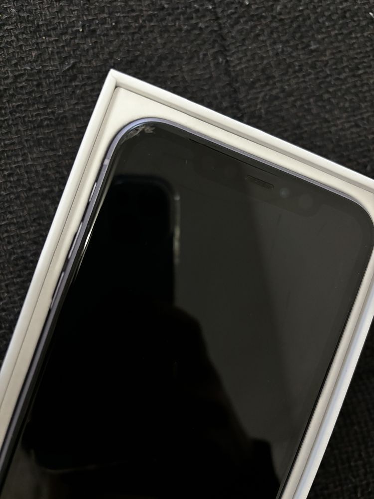 Продавам Iphone 11 128 gb