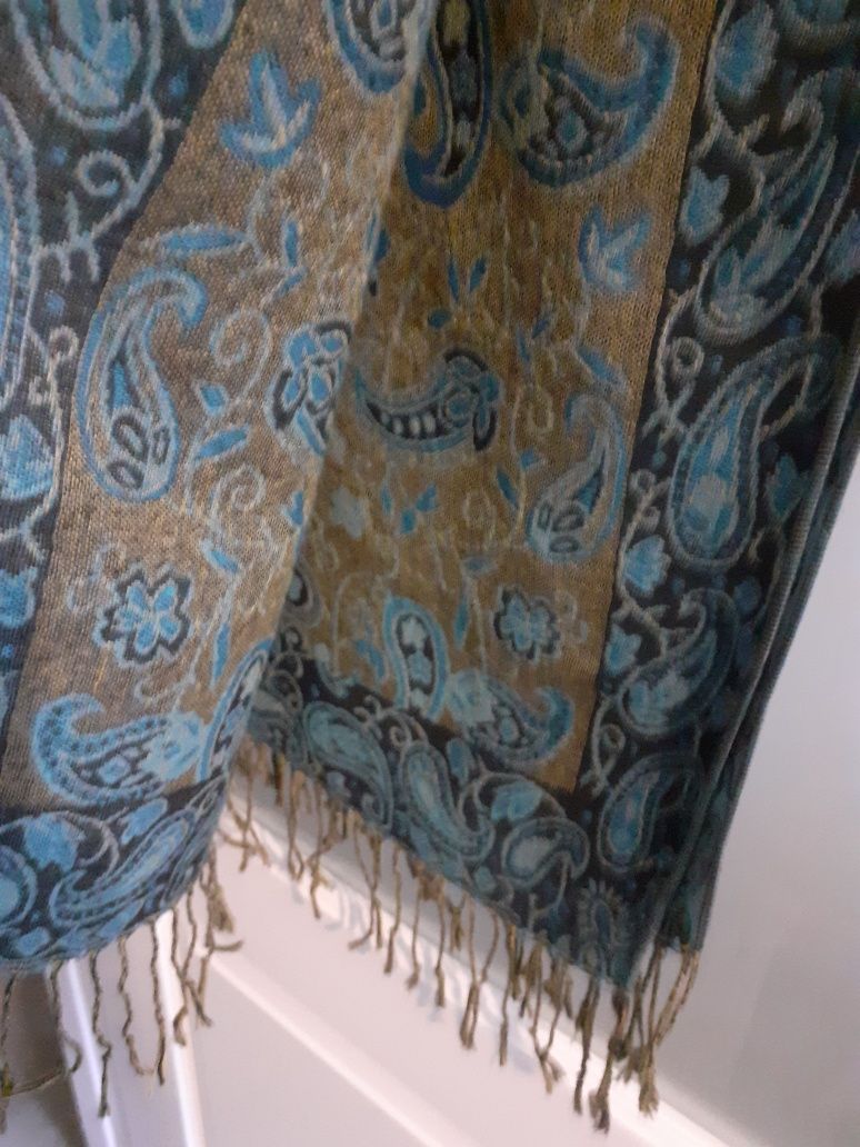 Șal oriental cu model Paisley