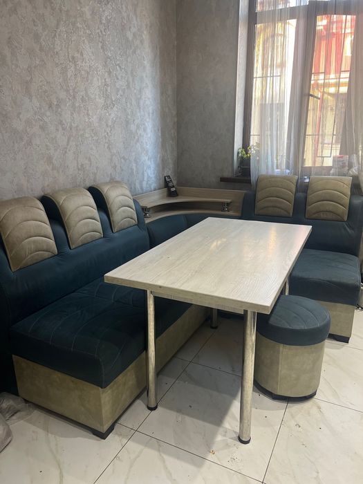 Кухонный уголок и чайный столик