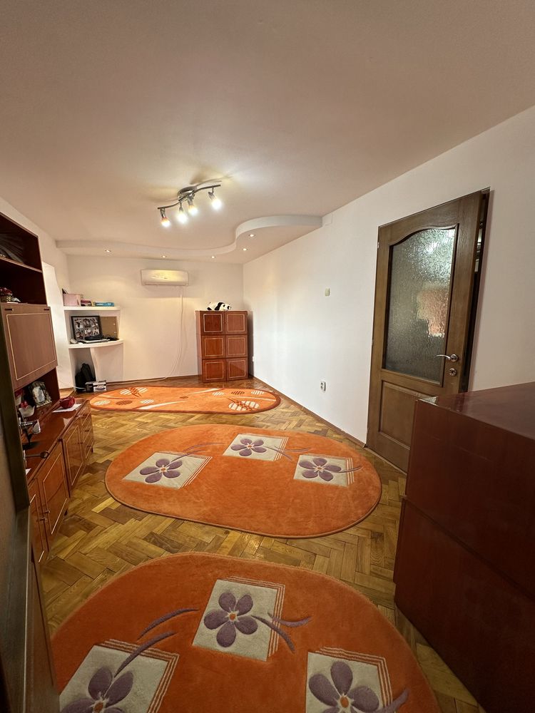 Vand apartament 3 camere