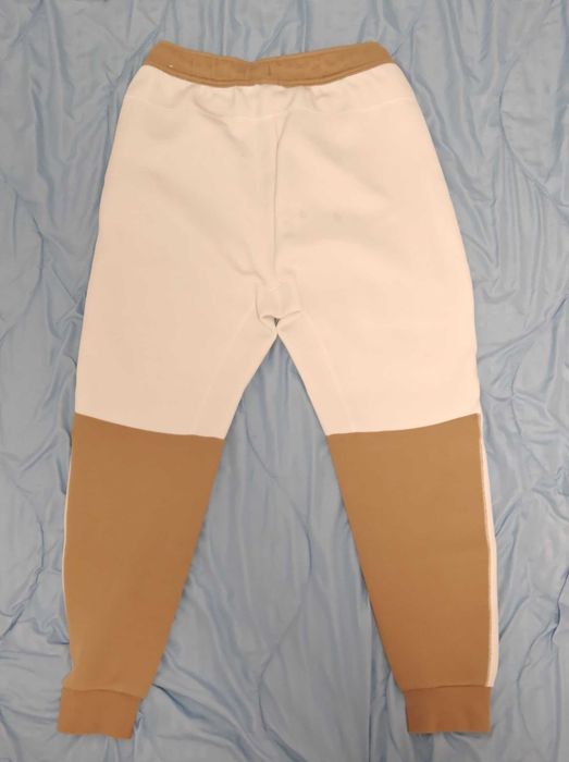 Nike Tech Model Vechi Crem si Maro Marime M