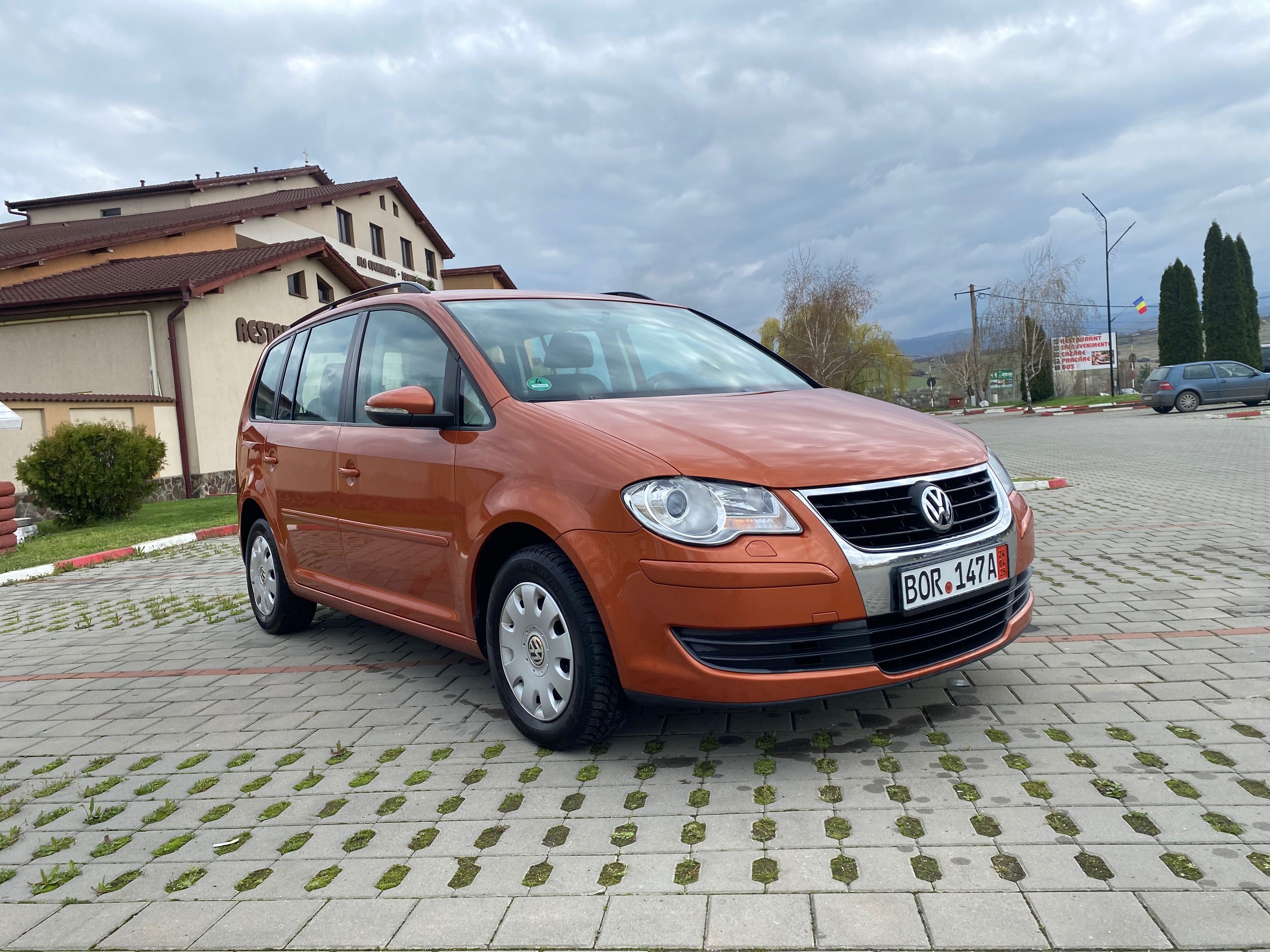 VW TOURAN 2010 2.0 TDI